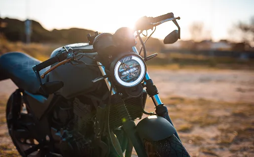 moto avec feu led à Herblay près d'Argenteuil dans le Val-d’Oise 95